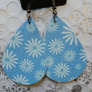 Blue glitter with white daisy earrings
